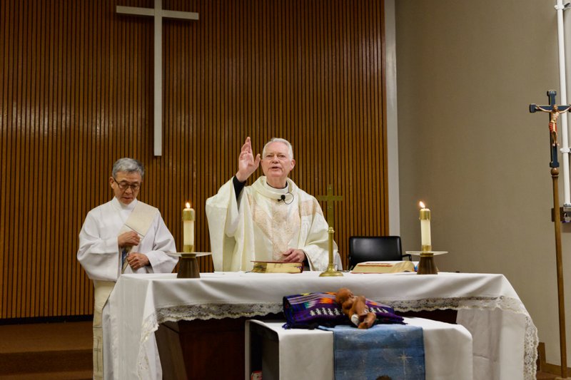Auxiliary Bishop Matt Elshoff celebrates Christmas Day Mass with inmates at Men’s Central Jail near downtown LA. (Reese Cuevas)