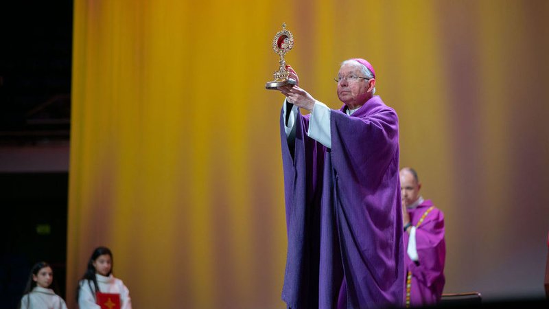 Archbishop Gomez holds up a relic of St. Carlo Acutis at the closing Mass of the Religious Education Congress Feb. 22. (John Rueda)