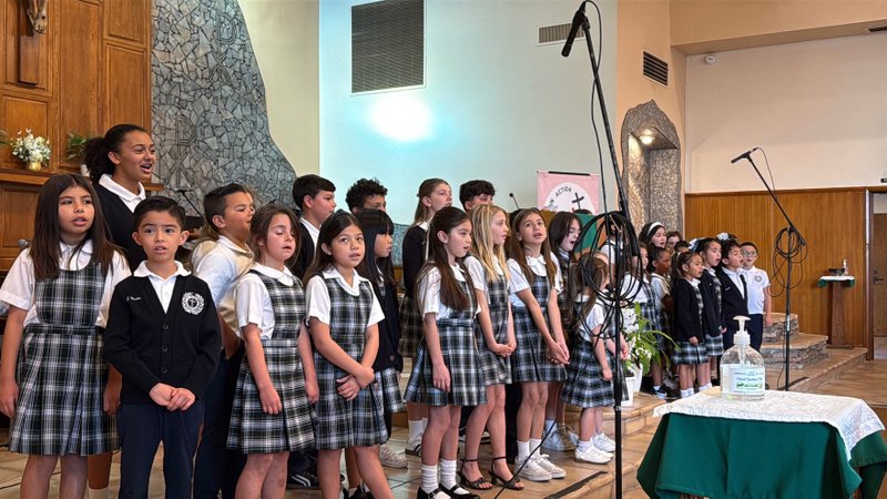 Students at St. Francis Xavier School in Burbank sing during Catholic Schools Week. (St. Francis Xavier School)