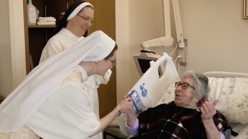 Dominican Sisters of Hawthorne with a resident at Rosary Hill Home in Hawthorne, New York. (“EWTN Pro-Life Weekly”/Screenshot)