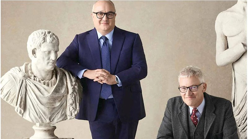 Dominic Sandbrook (left) and Tom Holland, hosts of the podcast “The Rest is History.” (©The Rest is History)