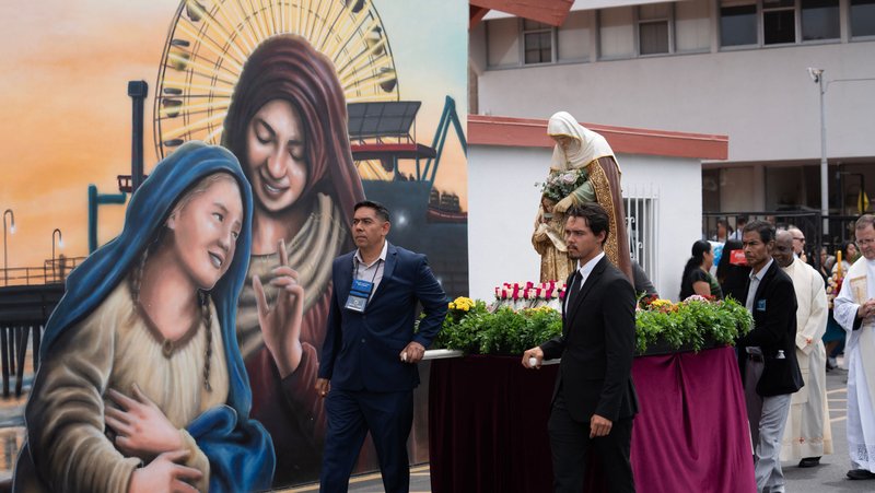 Parishioners process to St. Anne Shrine in Santa Monica before a July 26 Mass marking the saint’s feast day. At left is a mural dedicated in 2024 depicting St. Anne holding her child, the Blessed Virgin Mary. (Poncho Romero)