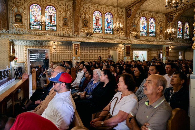 Parishioners attend a special Mass at Nuestra Señora de Guadalupe Church in East LA on Sunday, June 28, to pray for victims of the Venezuela earthquakes. (John Geronilla)