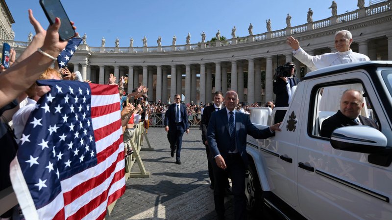 Pope Leo XIV waves as the popemobile passes by a crowd of American pilgrims gathered in St. Peter’s Square for the pope’s general audience on June 18, 2025, at the Vatican. (EWTN News/Vatican Media)