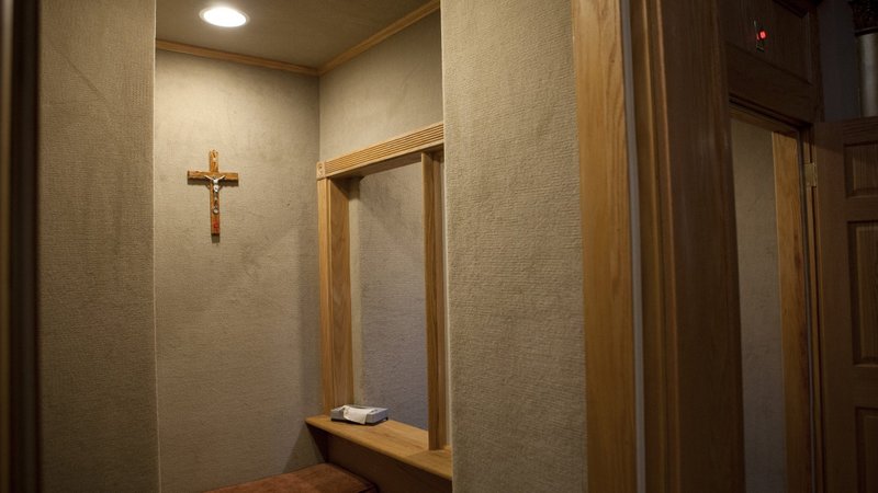 A confessional is seen in a file photo. A unanimous July 30, 2026, decision by Arizona's Supreme Court in a case involving the Church of Latter-day Saints upheld a broad definition of clergy-penitent privilege. The Catholic dioceses of Arizona -- Phoenix, Tucson and Gallup, New Mexico (which includes parts of Arizona) -- filed a friend-of-the-court brief in support of the Church of Jesus Christ of Latter-day Saints, along with other groups. (OSV News photo/Nancy Phelan Wiechec)