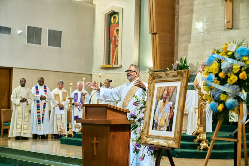 Deacon Douglass Johnson speaks during the Aug. 14 funeral Mass for Deacon Hosea Alexander at Holy Name of Jesus Church in Los Angeles. (John Geronilla)