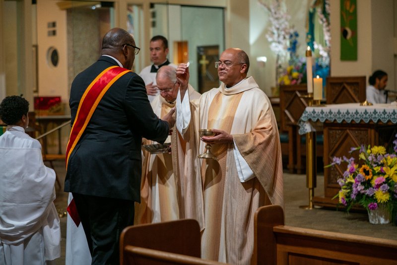 Knights’ National Supreme Chaplain Archbishop Shelton Fabre of Louisville gives holy Communion to F. DeKarlos Blackmon at the Sept. 6, 2026 Mass. (John Rueda)