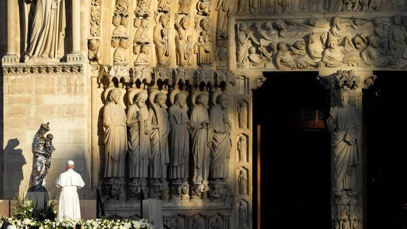 Pope Leo XIV prays before a statue of Our Lady outside Notre-Dame Cathedral in Paris Sept. 25, 2026, following the celebration of vespers. (CNS photo/Lola Gomez)