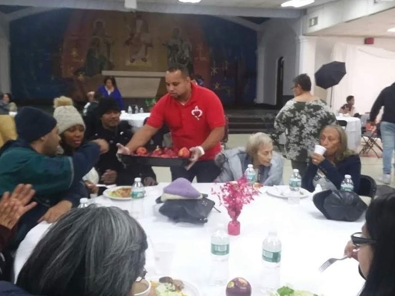 El Grupo Corazón Inquieto en Parroquia del Bronx Ayuda a Abordar Crisis de Personas sin Hogar