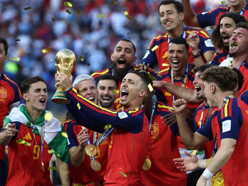 El futbolista Ferran Torres destaca la importancia de su fe tras conquistar el Mundial