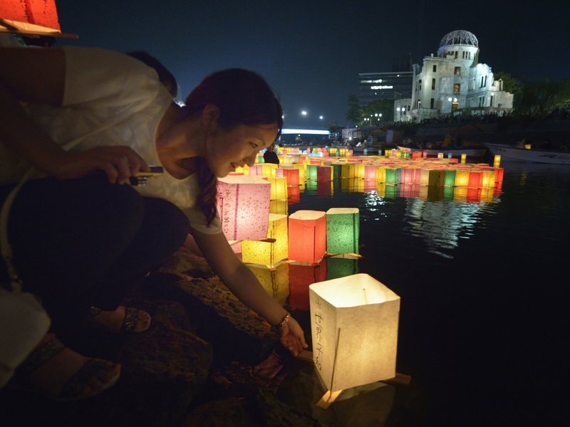 El papa llama al desarme nuclear y a un compromiso real para lograr la paz