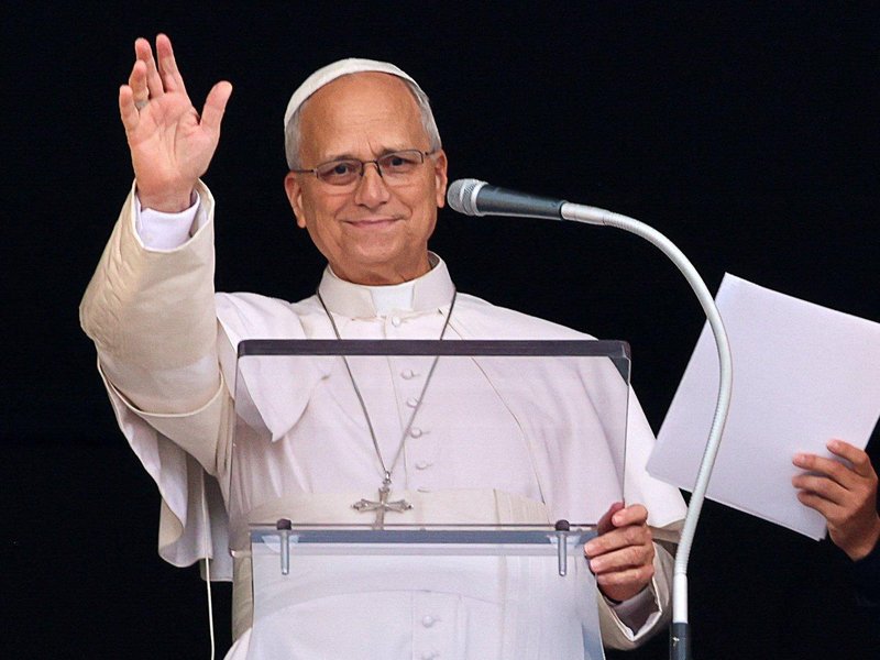 Pope Greets Faithful at First Angelus After Surgery