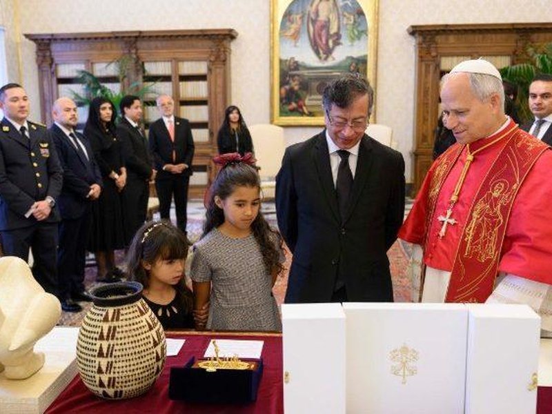 León XIV se reúne con el presidente de Colombia