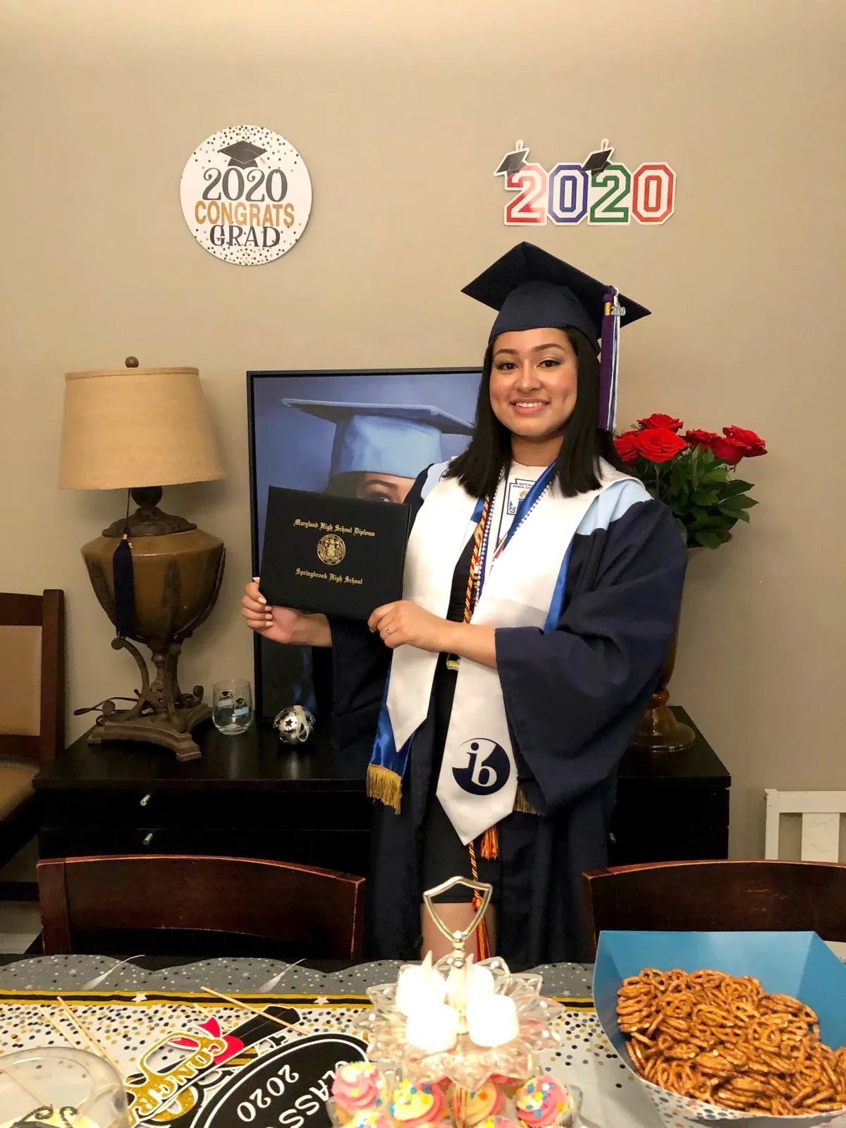 Ángeles Vásquez cuando se graduó de bachiller en la escuela secundaria Springbrook en Maryland. Foto/cortesía familia Vásquez