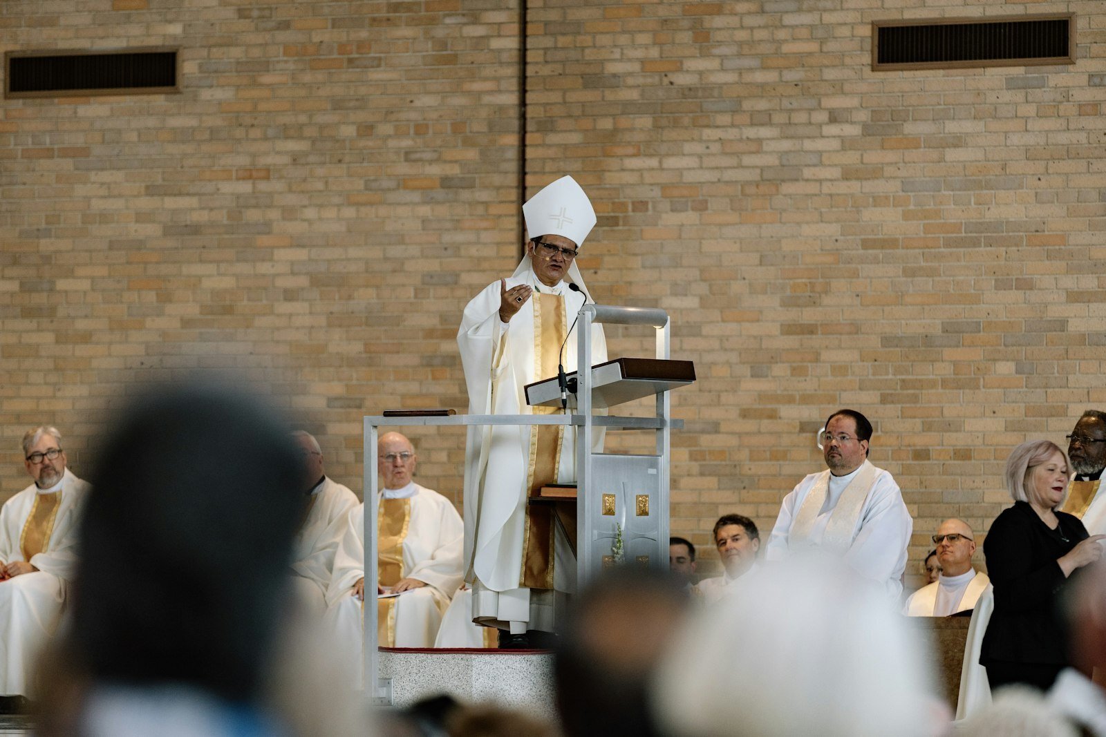 Auxiliary Bishop Arturo Cepeda gave the Spanish keynote and celebrated Mass alongside Detroit Archbishop Allen H. Vigneron. (Alissa Tuttle | Special to Detroit Catholic)