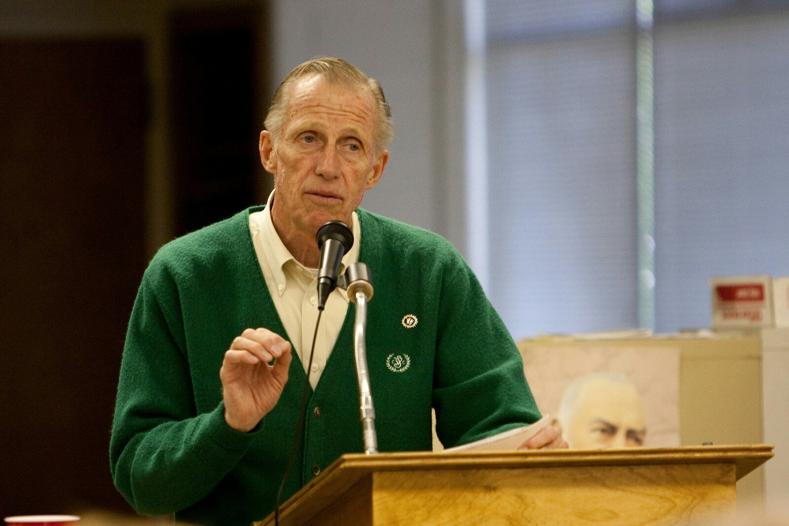 Dan Goodnow habla durante una vigilia de oración en 2011 organizada por Helpers of God's Precious Infants. Desde el año 2000, su trato "suave" y su testimonio humilde inspiraron a quienes lo conocieron y trabajaron junto a él. (Foto de Dianne Korzeniewski, cortesía de Helpers of God's Precious Infants)