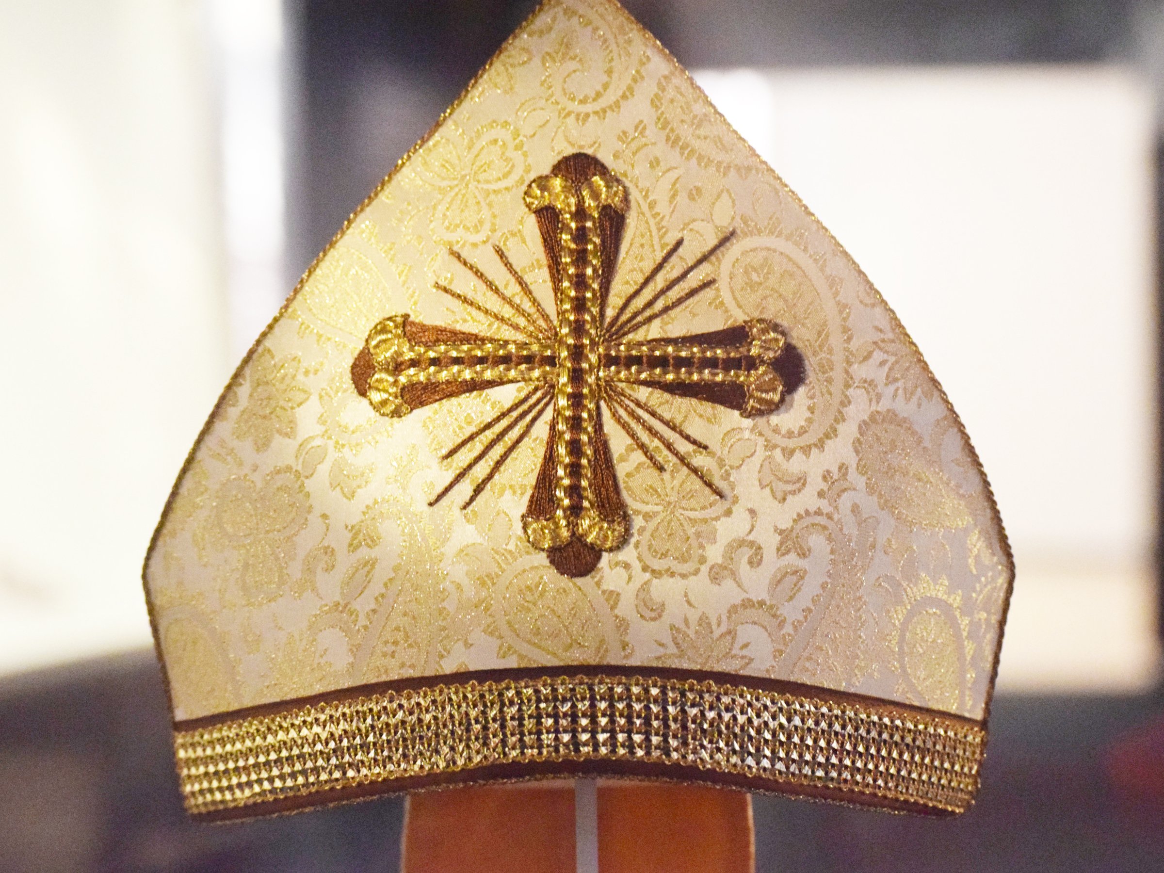 Catholic Insignia The episcopal insignia: The meaning of the miter, crozier, ring and ...