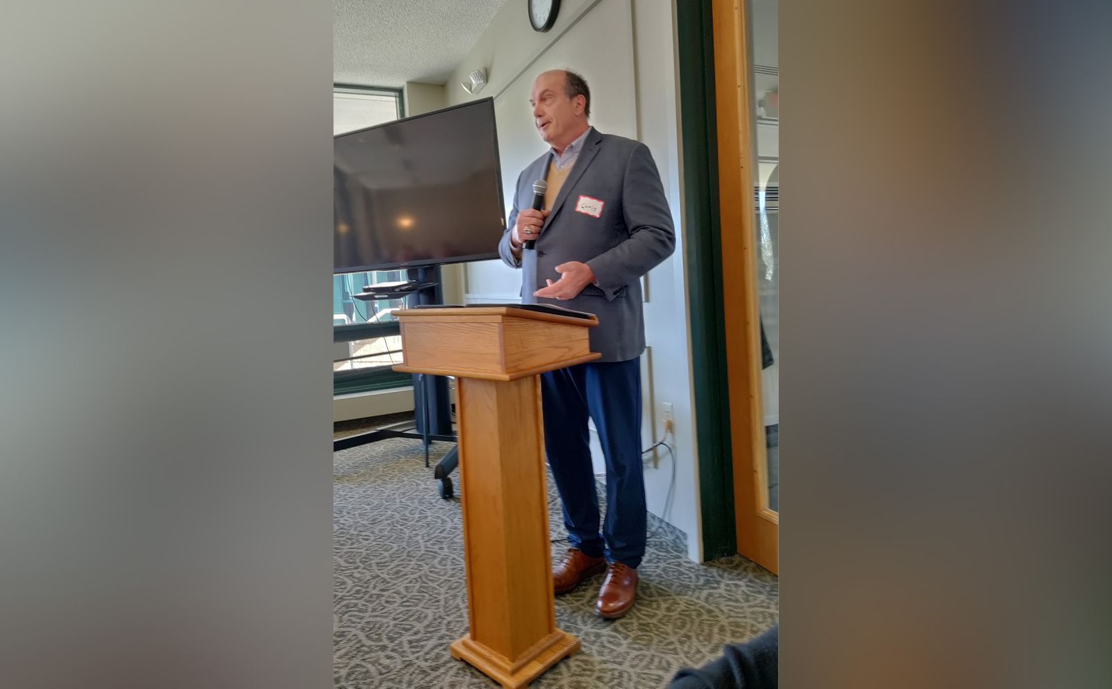 Super Bowl champion Chris Godfrey speaks during a Saturday morning men's conference at St. Kieran Parish in Shelby Township. (Don Horkey | Special to Detroit Catholic)