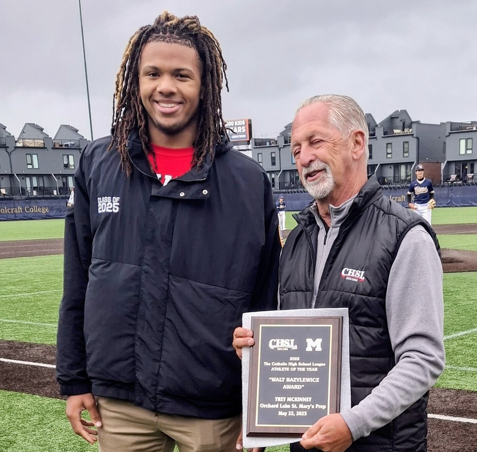 John “Trey” McKenney III of Orchard Lake St. Mary’s Prep, the 2025 Walt Bazylewicz Male Athlete of the Year, accepts the honor from CHSL director Vic Michaels.