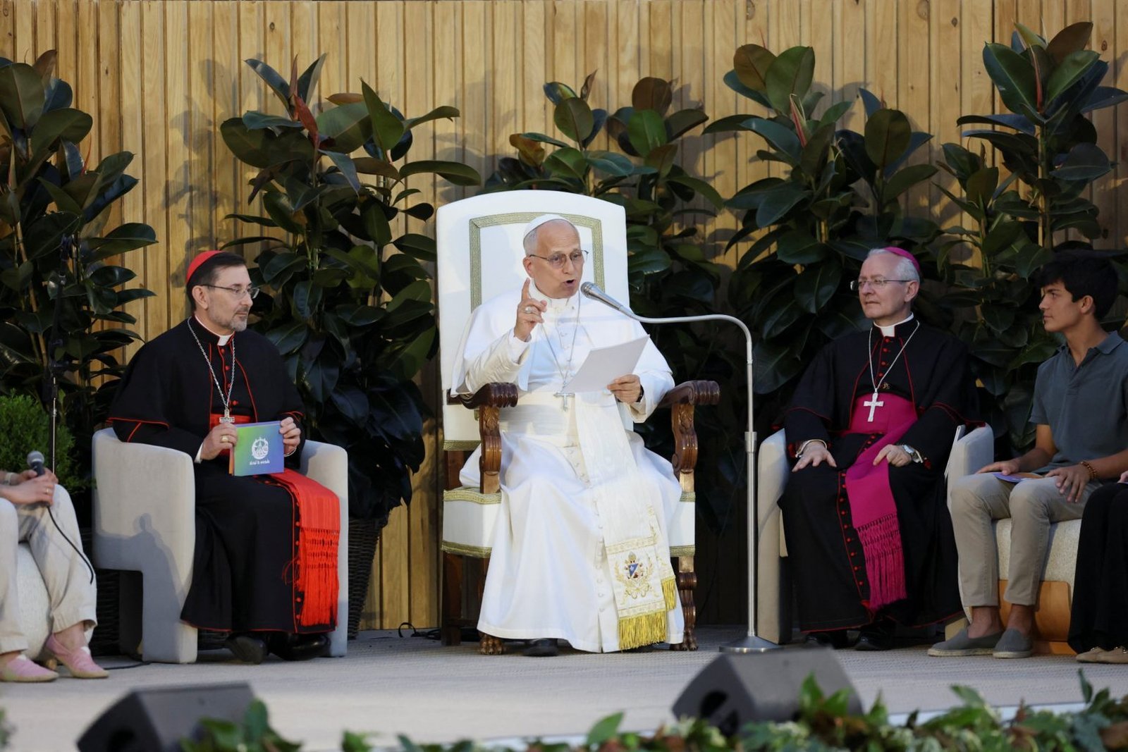El papa León XIV preside una vigilia de oración en la Plaza de Lima de Madrid el 6 de junio de 2026, durante su viaje apostólico a España. (Foto OSV News/Mohammad Salem, Reuters)