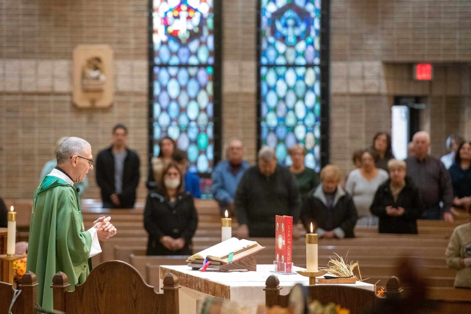 Fr. Ronald Essman celebrates Mass at St. Therese of Lisieux Parish in Shelby Township in 2021. As a student at Villanova University, Fr. Essman said he got to know the future Pope Leo XIV, who was a seminarian at the time for the Midwest Augustinians. (Tim Fuller | Special to Detroit Catholic)