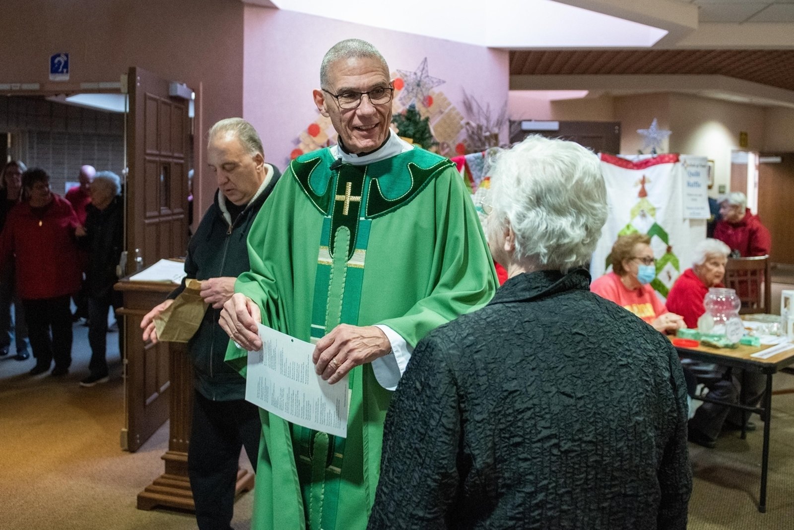 Fr. Ronald Essman, a senior priest of the Archdiocese of Detroit who formerly studied with Pope Leo XIV at Villanova University in Pennsylvania, celebrates Mass at St. Therese of Lisieux Parish in Shelby Township in this 2021 file photo. (Tim Fuller | Special to Detroit Catholic)