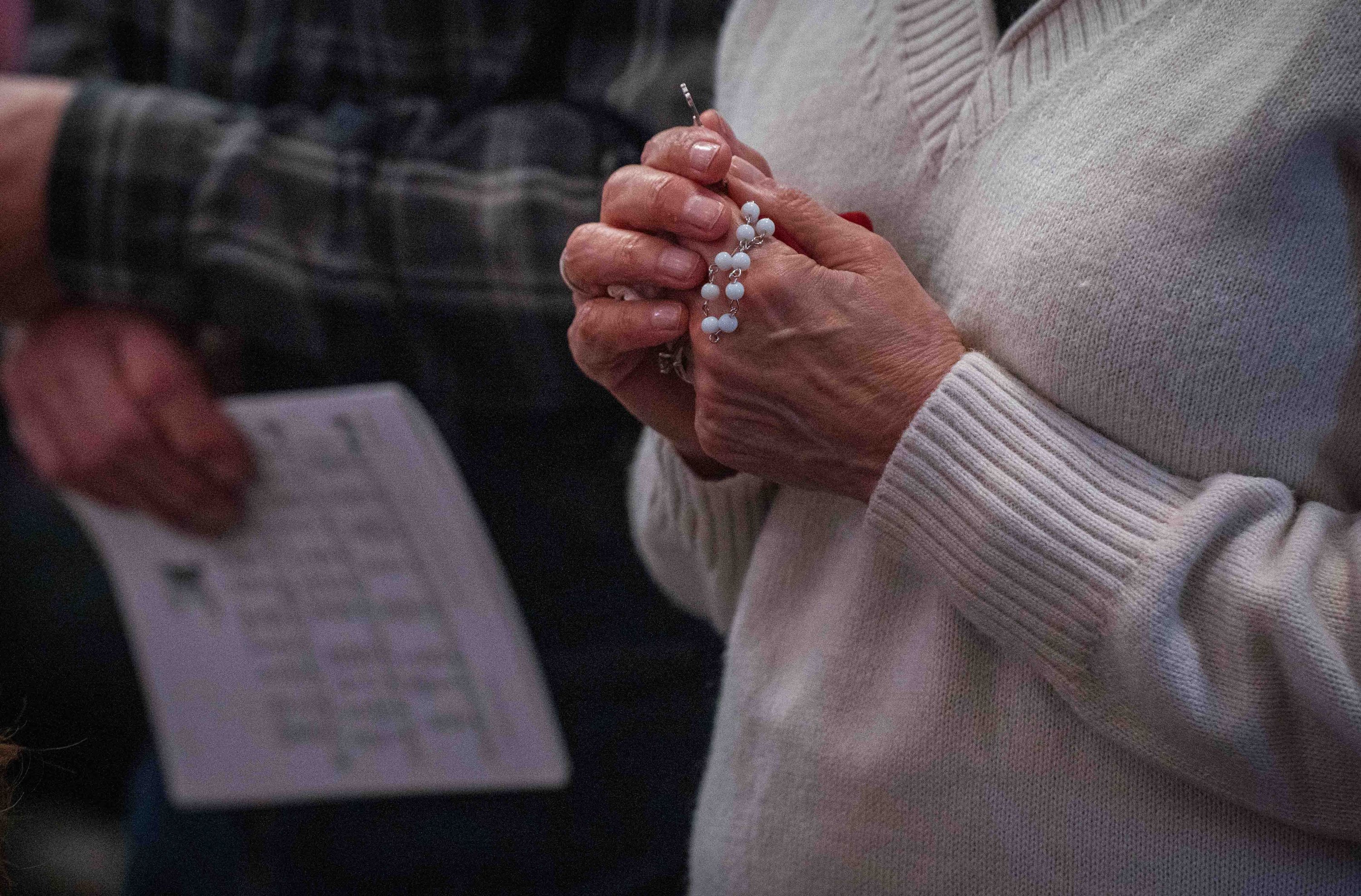 https://img.hghlnd.com/imgix/https://detroitcatholic.nyc3.digitaloceanspaces.com/261025_Infant_Loss_Mass_dc_vw-11.JPG