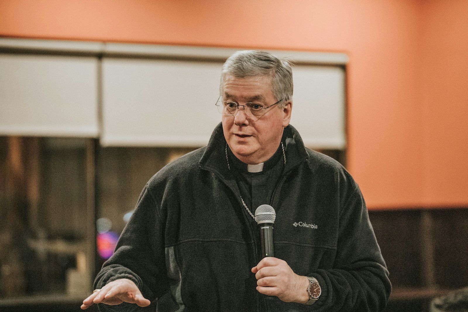 En 2019, el Obispo Battersby participó como orador en el programa de conferencias "Theology on Tap". Ha desempeñado un papel fundamental en la Arquidiócesis de Detroit al implementar la misión del Sínodo 16. Además, preside el Consejo Pastoral de "Unleash the Gospel", encargado de orientar los esfuerzos misioneros de la Iglesia local. (Naomi Vrazo | Detroit Catholic)