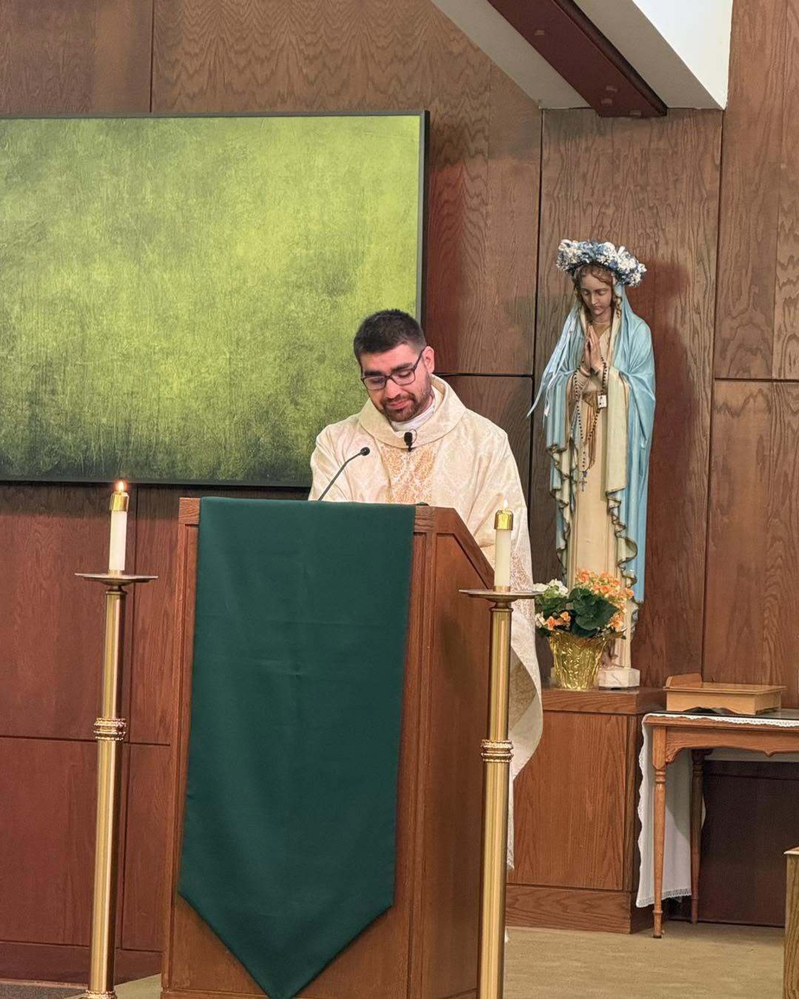 El P. Lizandro celebró una de sus primeras Misas de Acción de Gracias en la parroquia de San Alfredo.