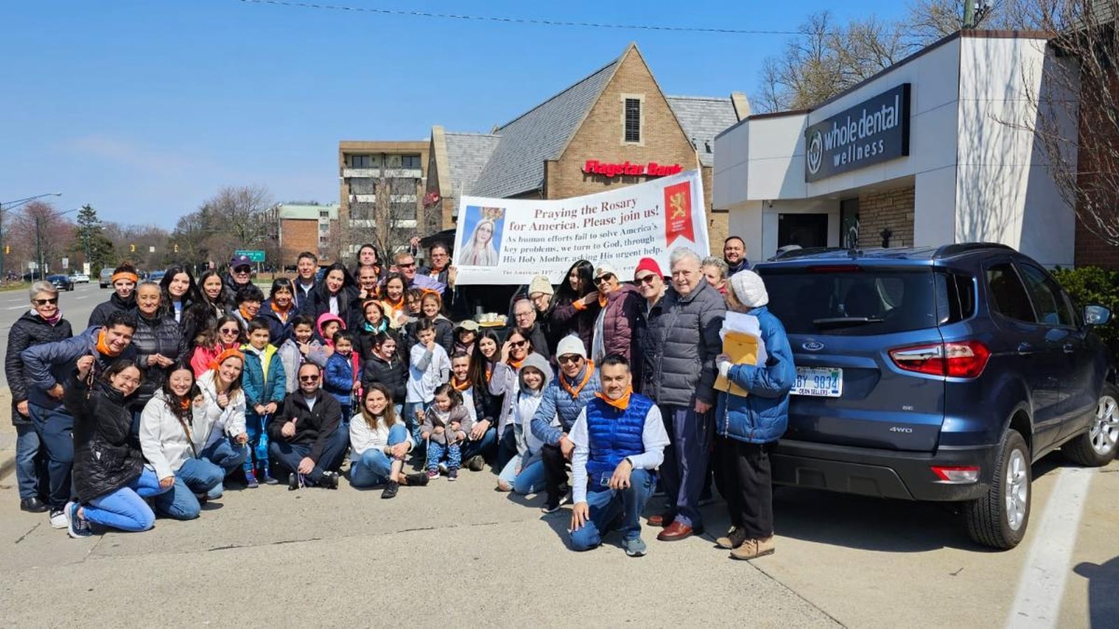 El año pasado, misioneros rezaron el Rosario junto con el grupo que forma parte de America Needs Fatima. (Foto cortesía de Carolina Aguilar-Garibay)