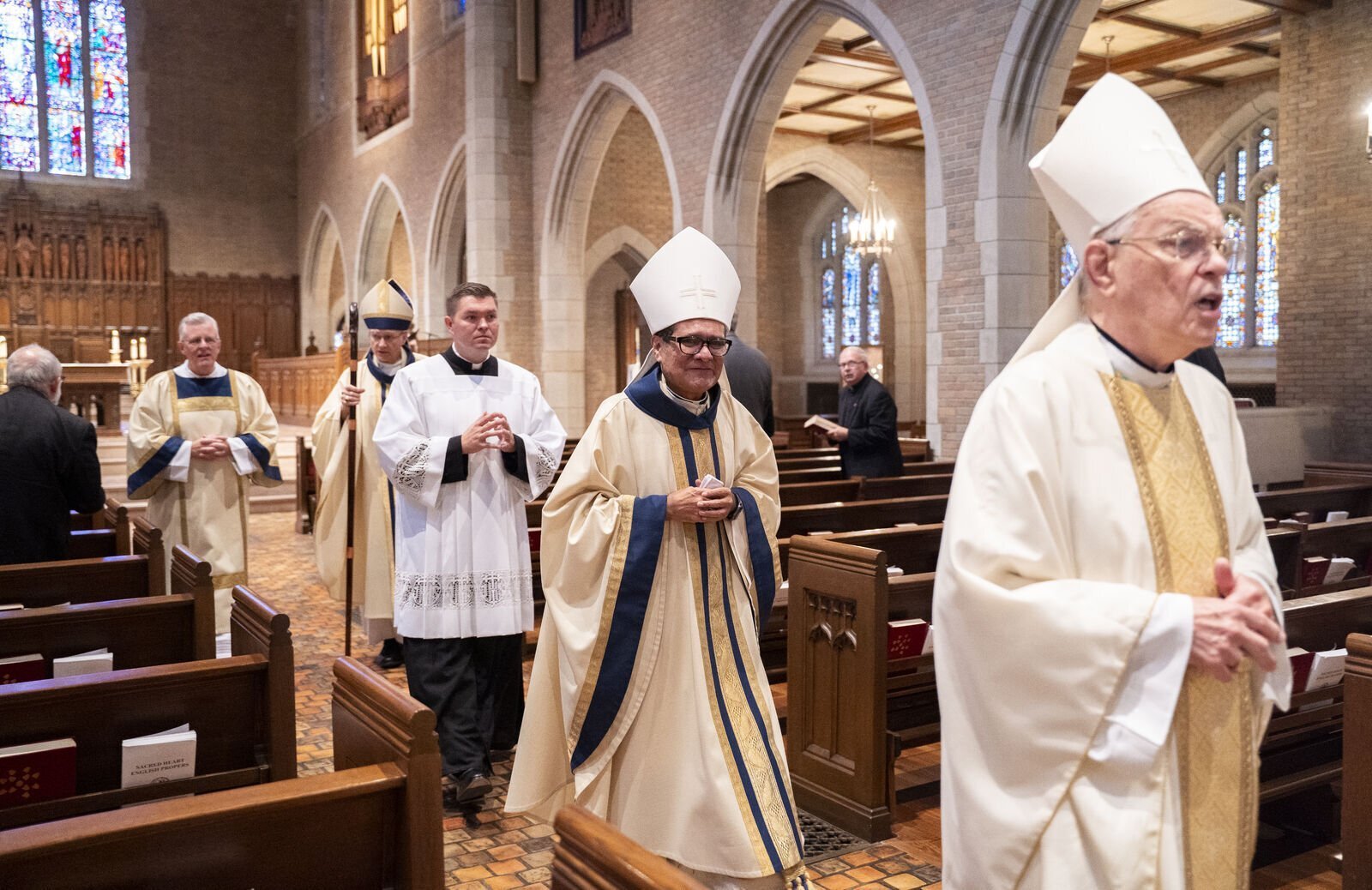 “Ahora, después de 14 años en nuestra arquidiócesis, tan rica en diversidad, regresa a su tierra natal para llevar esa experiencia y enriquecer a la Arquidiócesis de San Antonio con lo vivido aquí. Sé que no puede contener la alegría de volver a casa, pero también espero que lo haga con el mismo celo misionero con el que vino, para seguir anunciando el Evangelio de Jesucristo”.