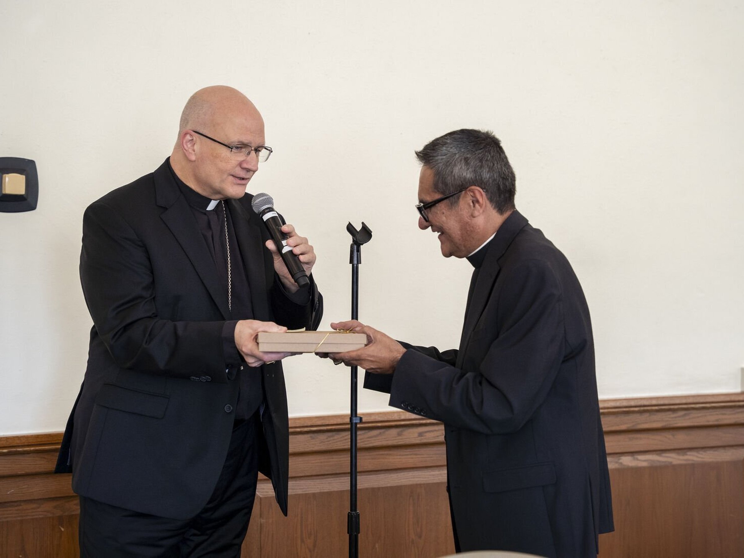 Sacerdotes de Detroit se despiden del Obispo Cepeda, “un gran amigo” y  padre espiritual- Detroit Catholic en Español