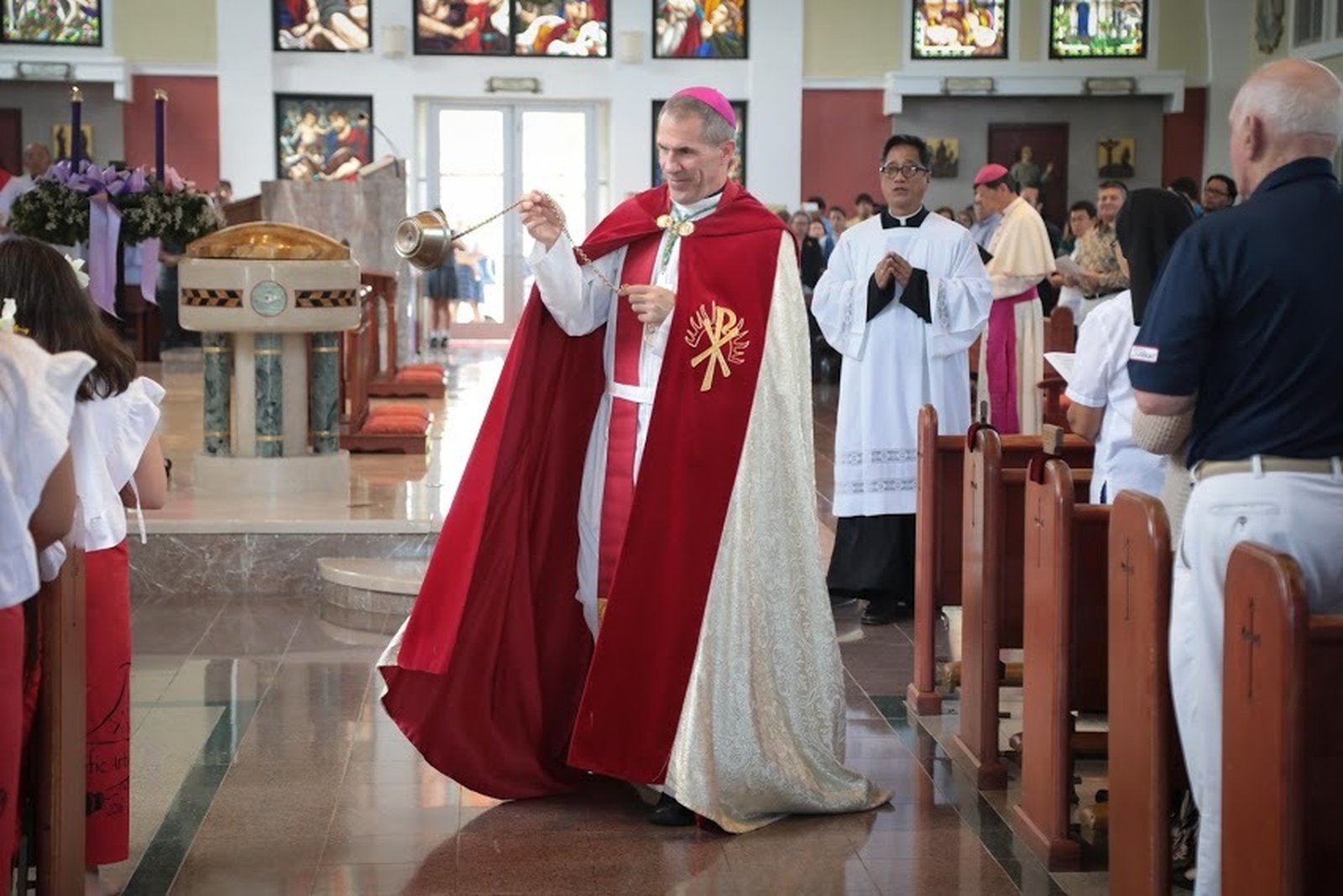 Archbishop Michael J. Byrnes blesses his new flock at the Dulce Nombre de Maria Cathedral-Basilica in Hagatna, Guam, on Nov. 30, 2016, his first Mass as coadjutor archbishop of the Archdiocese of Agana. (Robert Tenorio | Expressions Studio for the Archdiocese of Agana)