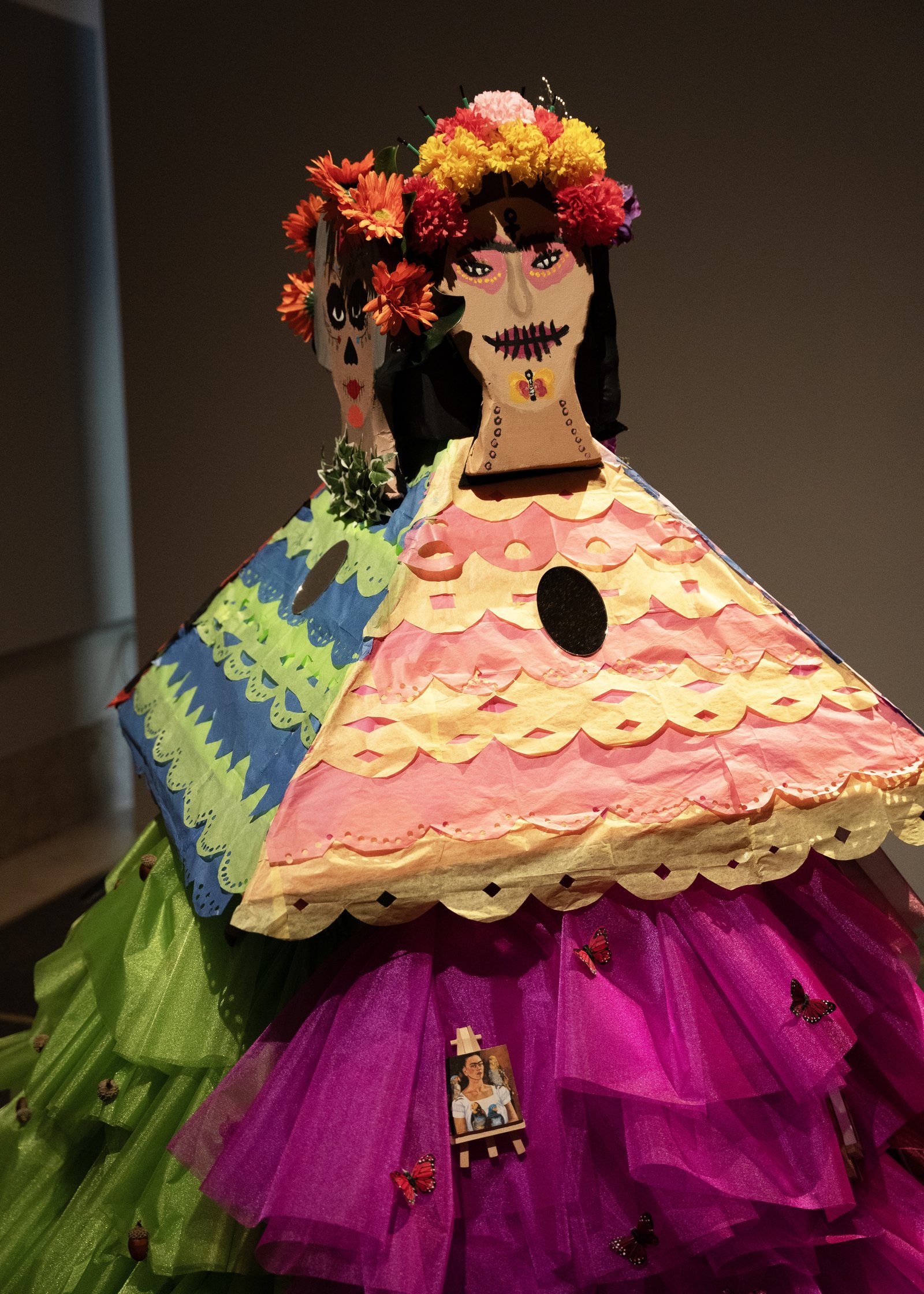 Artist Frida Kahlo, right, and botanist Ynés Mexía, left.