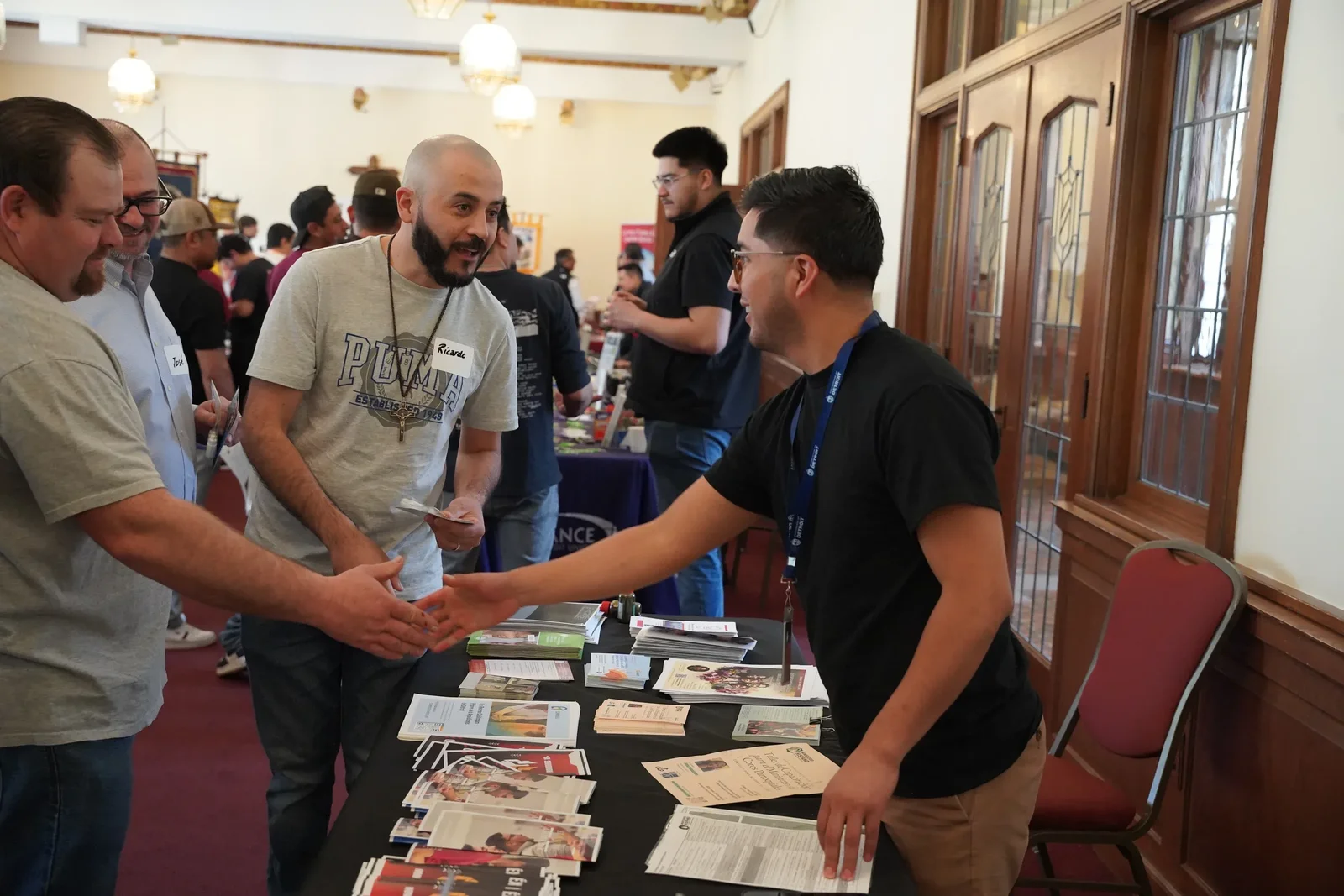 According to Toni Hernández, one of the main objectives of the event is for attendees to discover that they are not alone, but rather part of a community that shares the same mission of building a better world through faith. He also emphasized that the gathering provides an opportunity to learn about the various ministries within the Archdiocese of Detroit, which offer support in different areas.