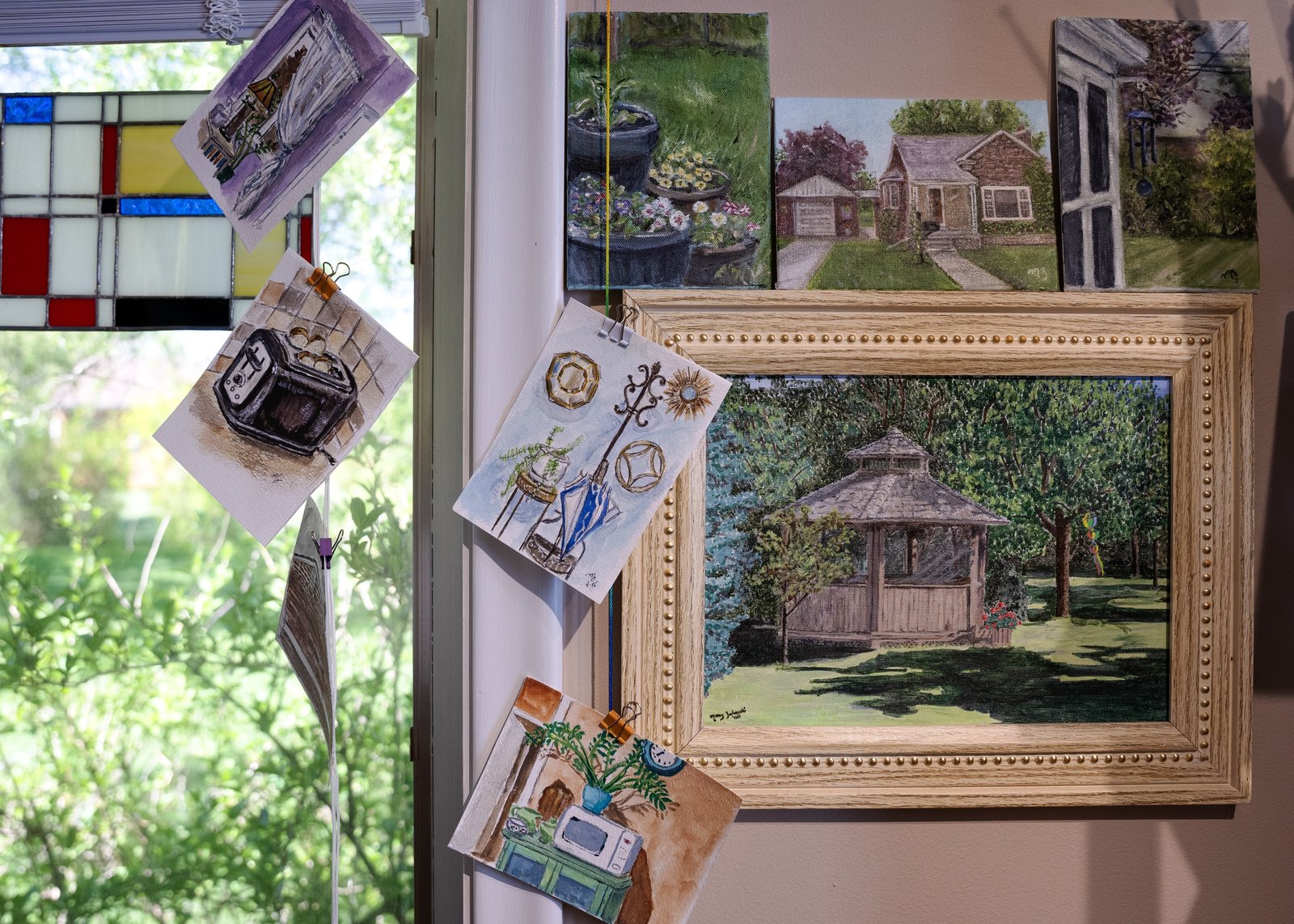 Zabawski prefers to capture ordinary, day-to-day glimpses of life in her artwork.