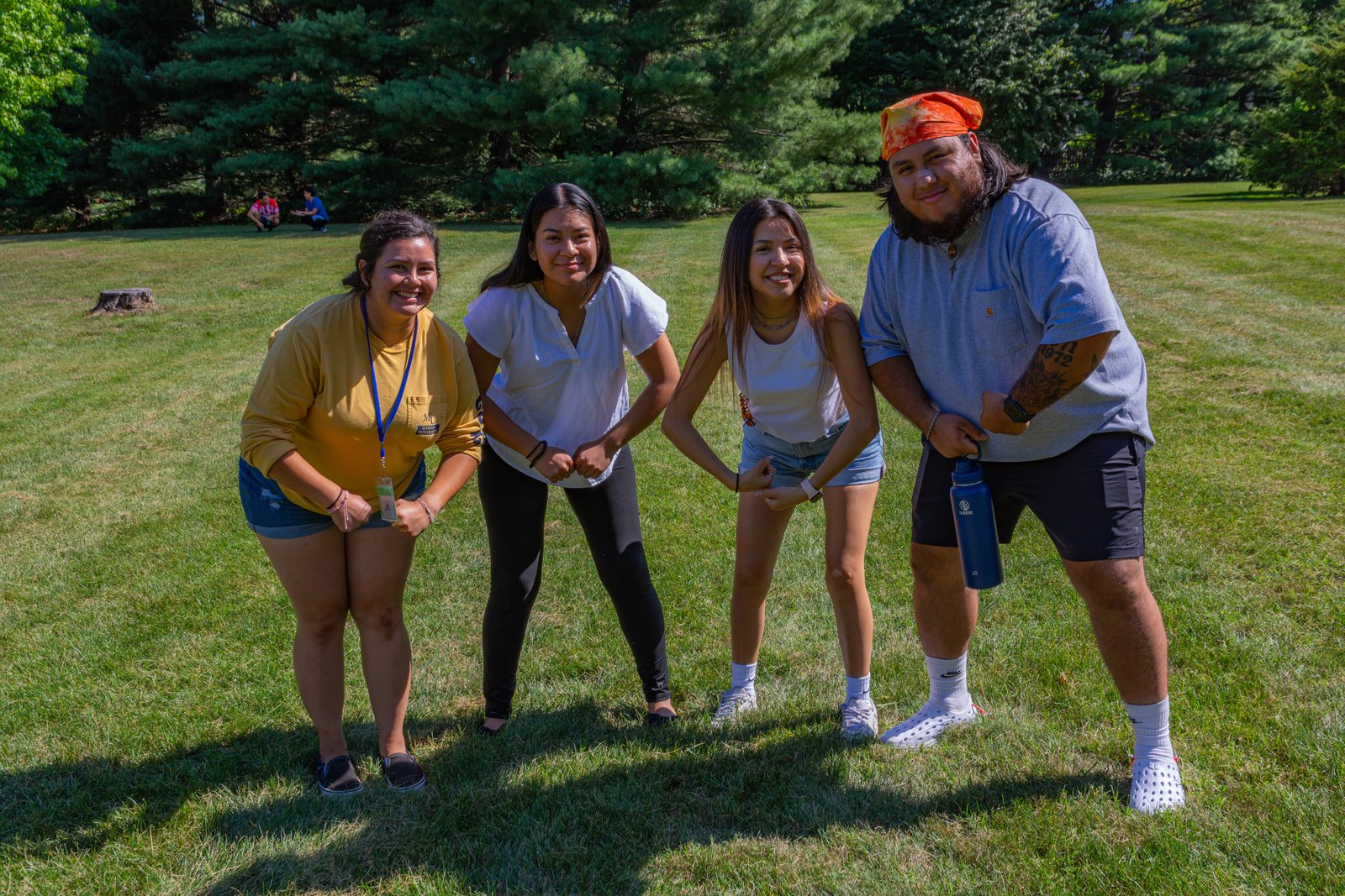 Los jóvenes de Iskali preparándose para un juego. Iskali -- una organización católica con sede en Chicago cuyo nombre en náhualt simboliza crecimiento, resurgimiento y nuevos comienzos -- apoya a jóvenes adultos en su formación de fe para que sean líderes transformadores. Esta organización ofrece retiros, programas de mentoría y becas para apoyar a jóvenes latinos. (Foto OSV News | cortesía de Iskali)