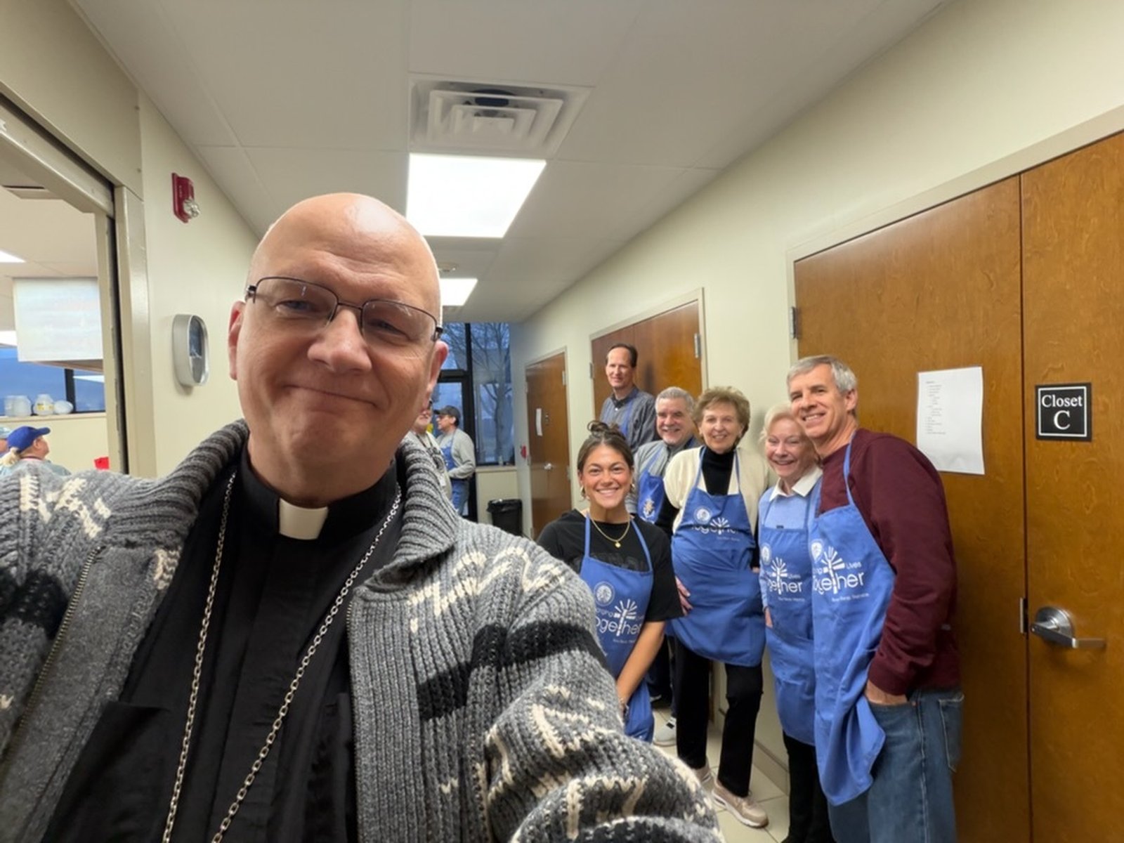 The indoor kitchen helpers who volunteered their time to help out.