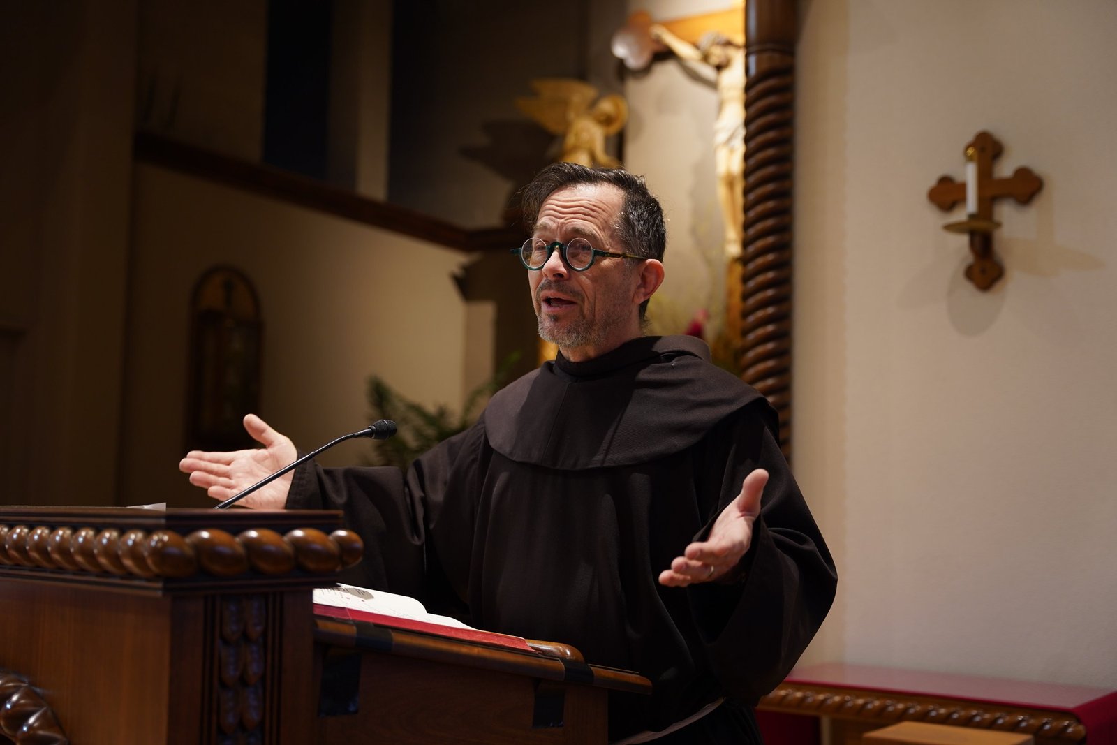 El Hno. Michael Radomski, OFM, tiene previsto ofrecer una presentación sobre una película basada en la vida de San Francisco el 5 de julio, de 2 a 4 p.m., y otra sobre el pesebre de Greccio el 13 de diciembre, también de 2 a 4 p.m. Los frailes franciscanos de Transfiguration Parish esperan que, a través de este ciclo de charlas, los fieles puedan lograr una comprensión más completa de la vida y la espiritualidad de San Francisco. (Daniel Meloy | Detroit Catholic)