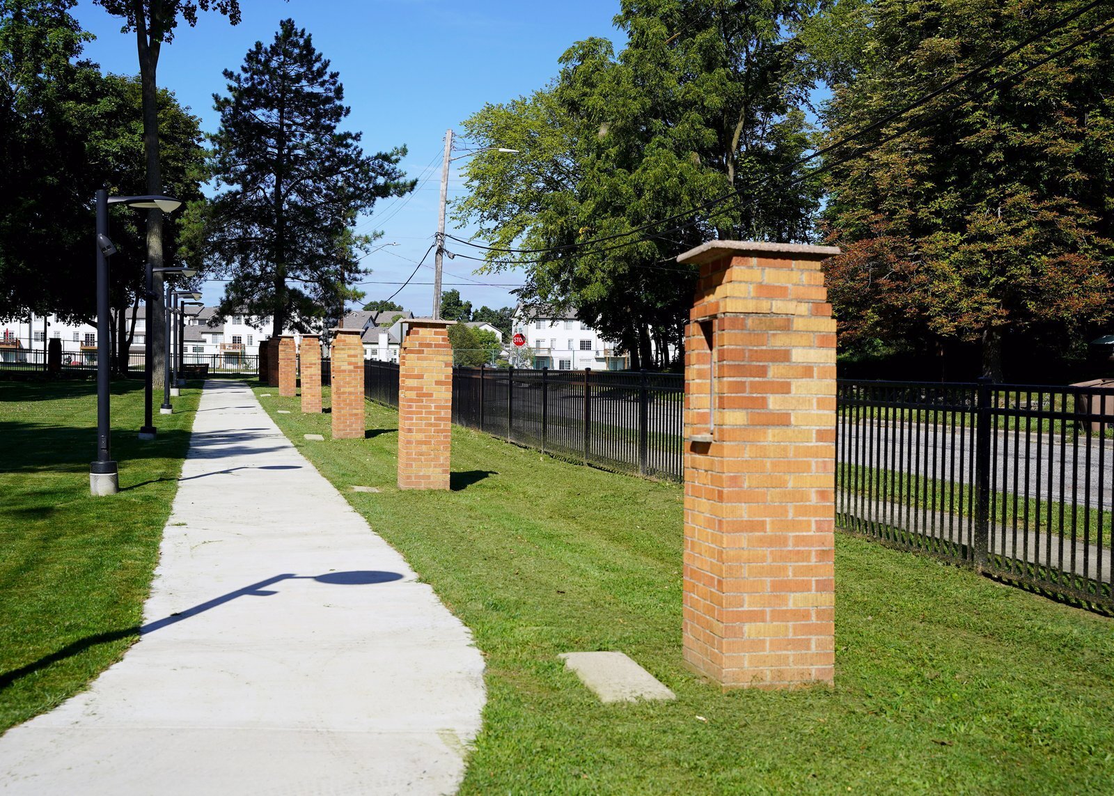 Terra Sancta Ministries, en Pontiac, cuenta con un Vía Crucis al aire libre para que las personas puedan recorrerlo y rezar. (Gabriella Patti | Detroit Catholic)