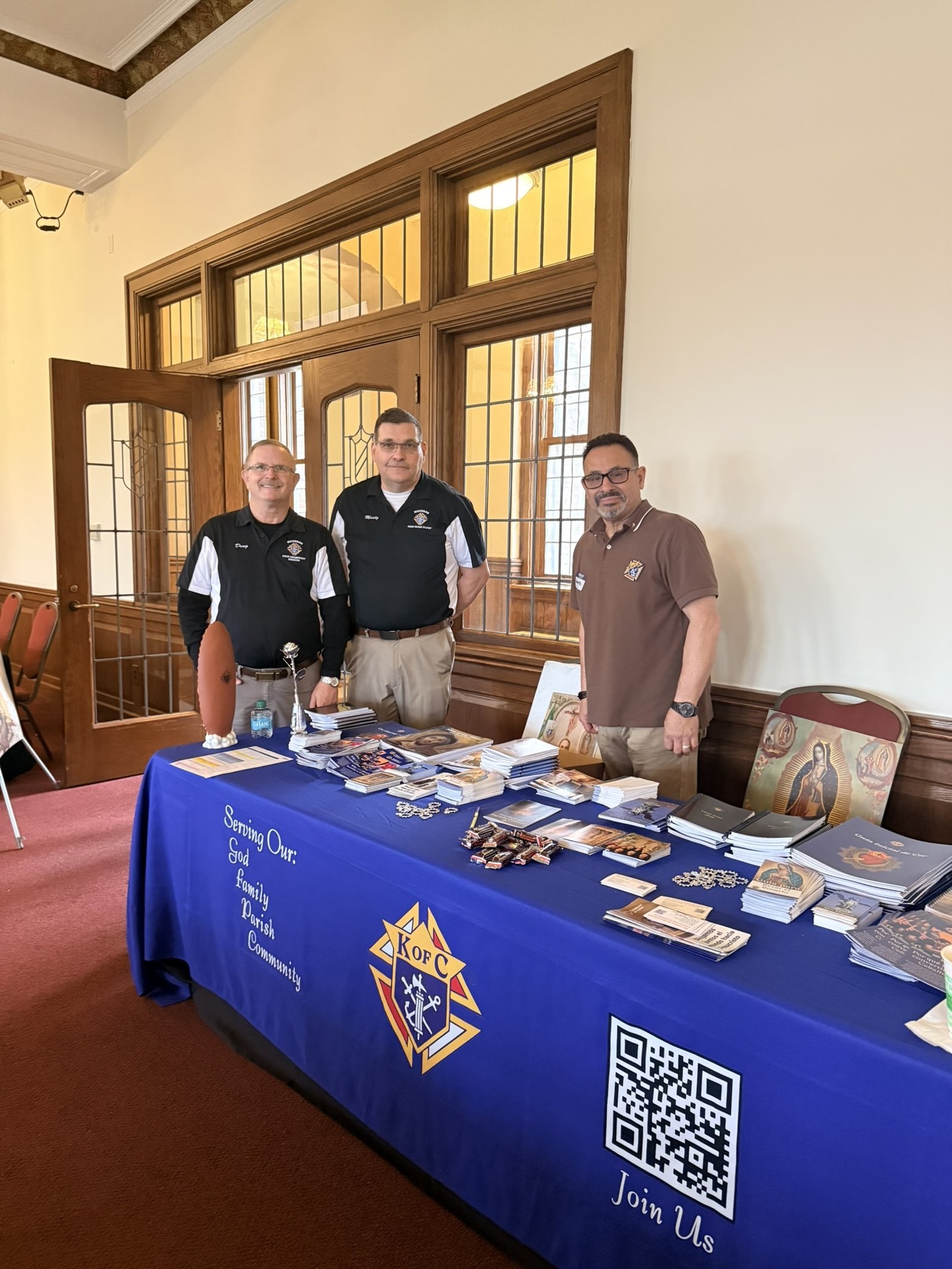 La presencia de numerosos ministerios fue también un componente clave del encuentro. A través de distintas mesas de información, los participantes pudieron conocer espacios de acompañamiento para realidades concretas.