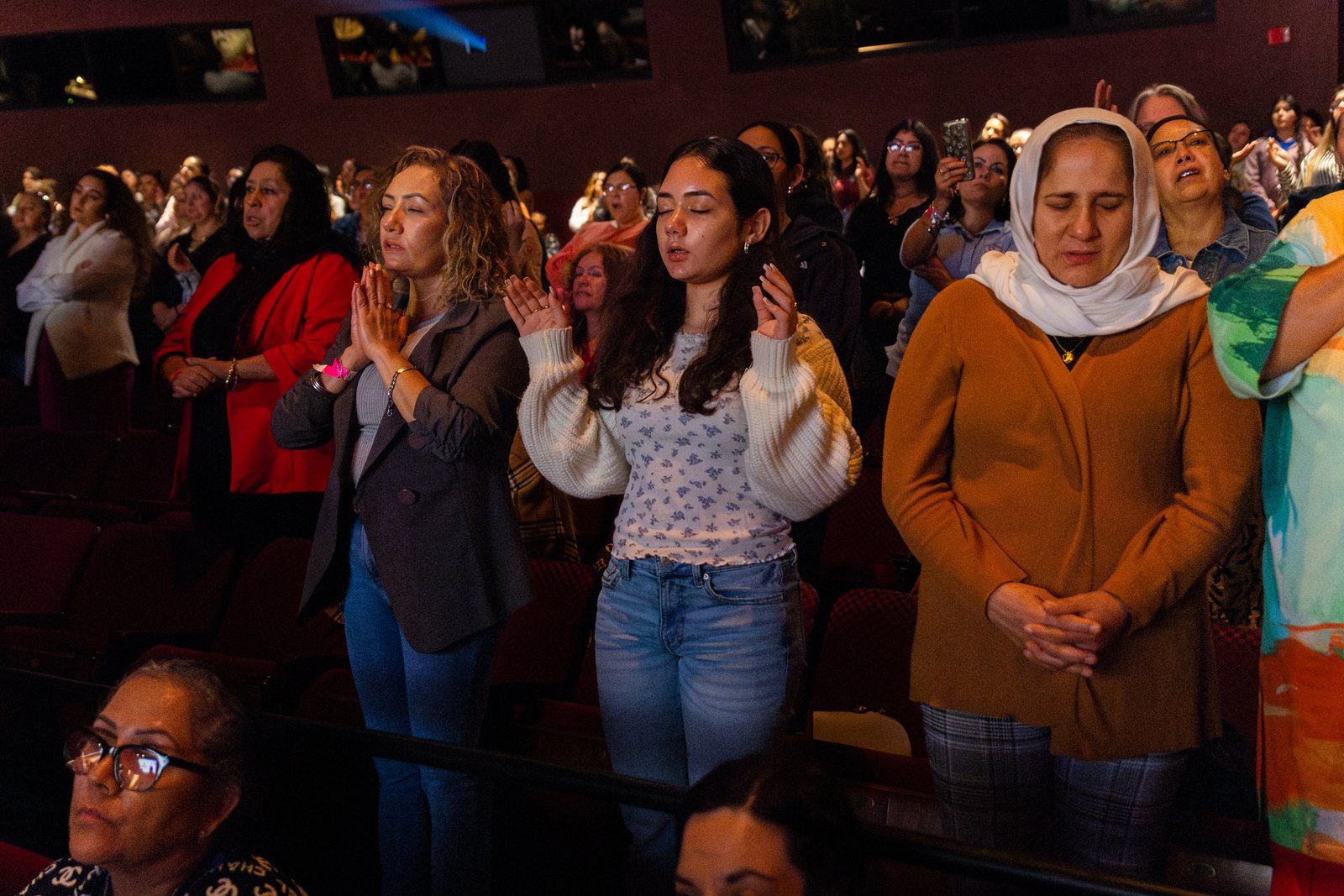 Paty recordó a las asistentes la importancia de la oración del corazón, esa oración sincera y profunda que conecta directamente con Dios. Invitó a todas a fortalecer su vínculo con María, quien, como madre, siempre está dispuesta a escuchar y llevar las necesidades ante su Hijo.