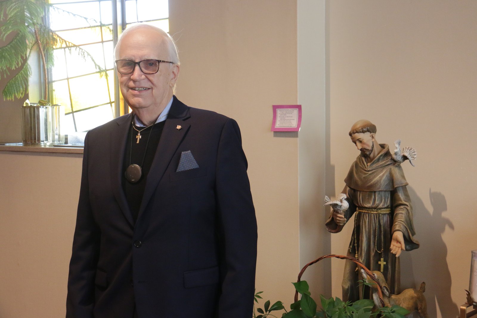 Collins encontró la Orden Católica de Silvicultores a través de un anuncio en el periódico The Michigan Catholic, uniéndose a una organización que comenzó en 1883 para ayudar a las familias cuando el principal sostén de la casa ya no podía ganar un salario.