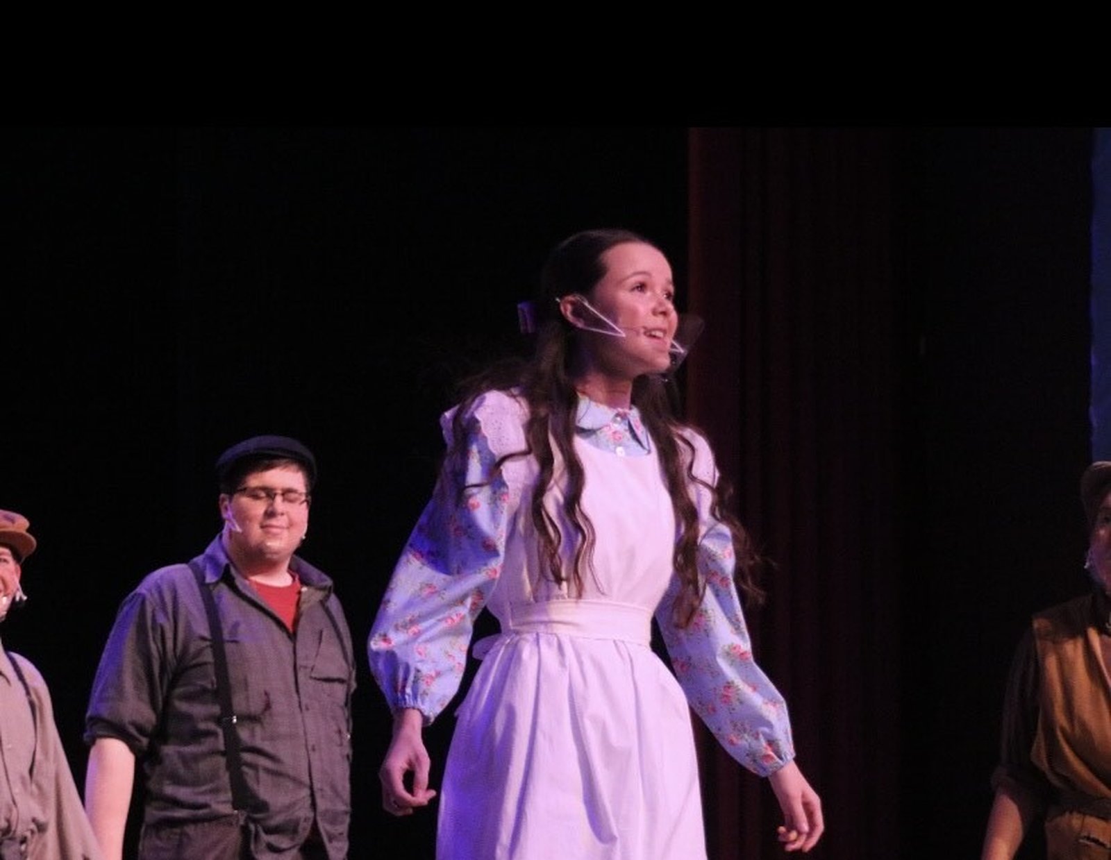 Natalie Nikolajevs actúa en la producción de su escuela de "Pedro y el cazador de estrellas". Nikolajevs escribió sobre la vida de San Ginés, el patrón de los actores. (Foto cortesía de Natalie Nikolajevs)