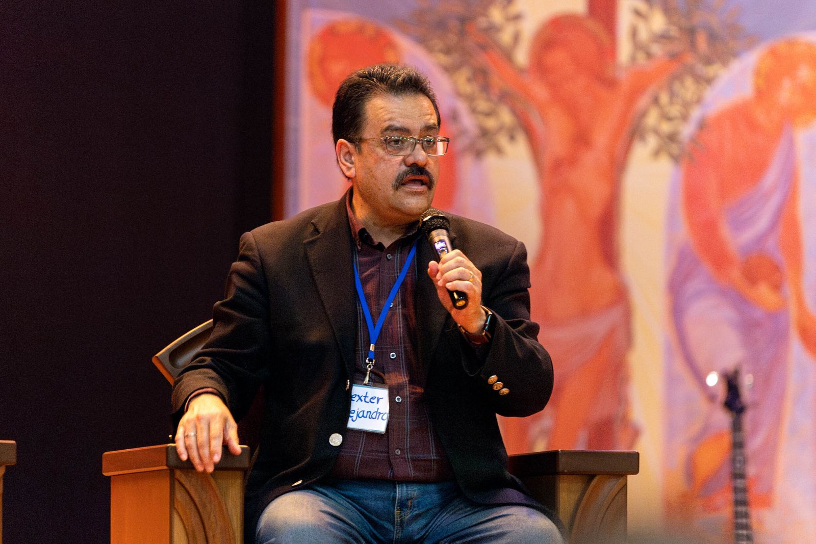 exter Alejandro Reyes Villanueva addressed the topic of happiness and sadness from a religious perspective.
