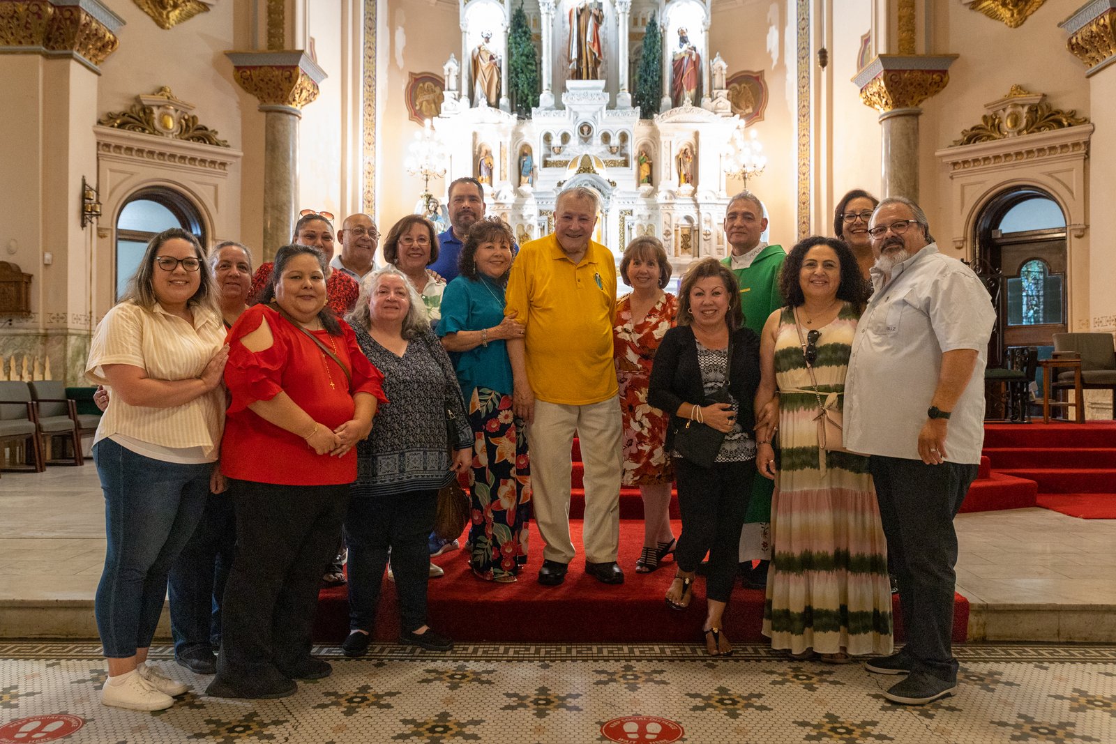 “El Movimiento de Cursillos de Detroit de la comunidad hispana decidió rendir homenaje al Diácono porque ha sido una persona totalmente entregada a la comunidad hispana, un fiel servidor de Dios”, Doris Pérez. Foto por Steven Stechschulte