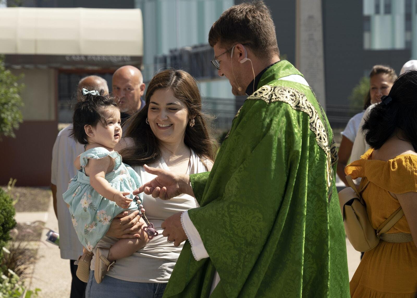 La transición tiene "un sabor agridulce", e implica un desafío dejar atrás a sus feligreses y al sueño de una comunidad de sacerdotes que viven y sirven juntos en Detroit, dijo el P. Adams. Sin embargo, cada tramo de este largo camino forma parte del plan de Dios para convertirlo en la persona que Él necesitaba que fuera, explicó el P. Adams. (Gabriella Patti | Detroit Catholic)