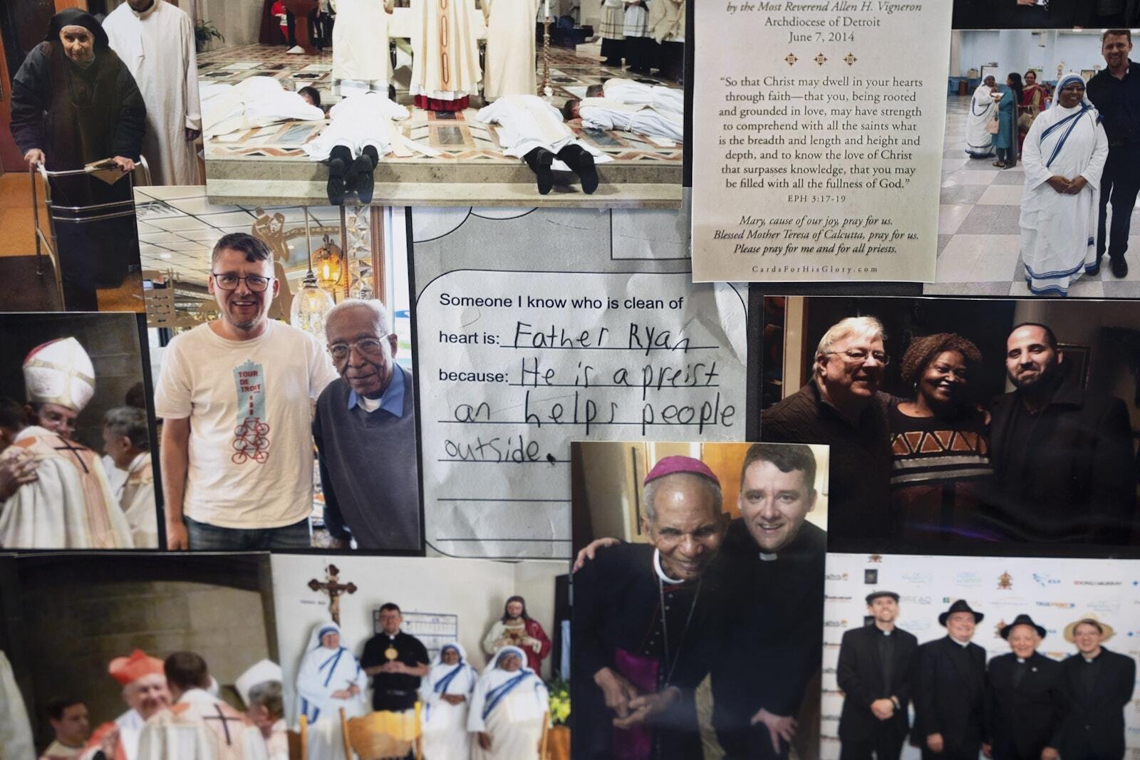 Los feligreses demostraron al P. Adams su cariño y gratitud mediante una alegre celebración que incluyó pastel y tamales caseros. (Gabriella Patti | Detroit Catholic)