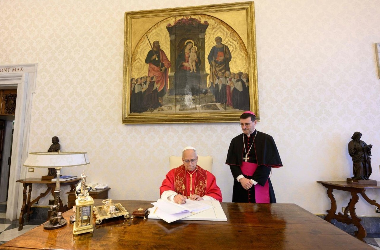 Pope Leo XIV signs "Magnifica humanitas." (@Vatican Media)