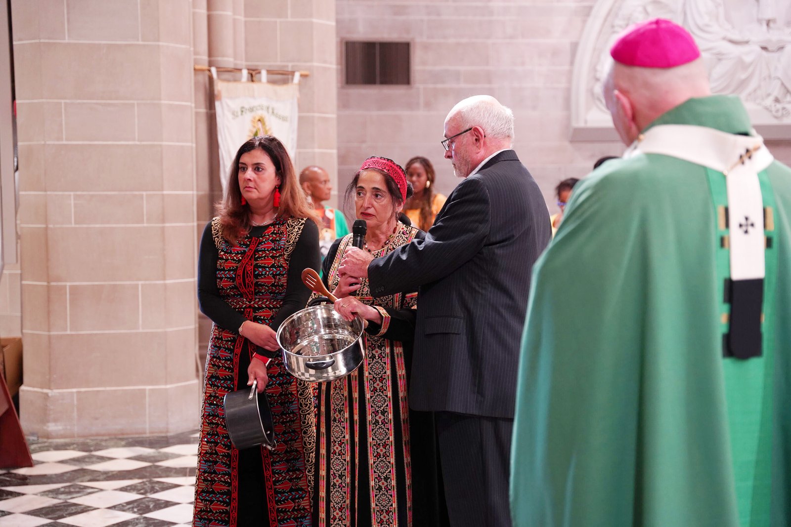 A Palestinian refugee shares her testimony and presents an empty bowl, a symbol of the starvation crisis unfolding in Gaza.